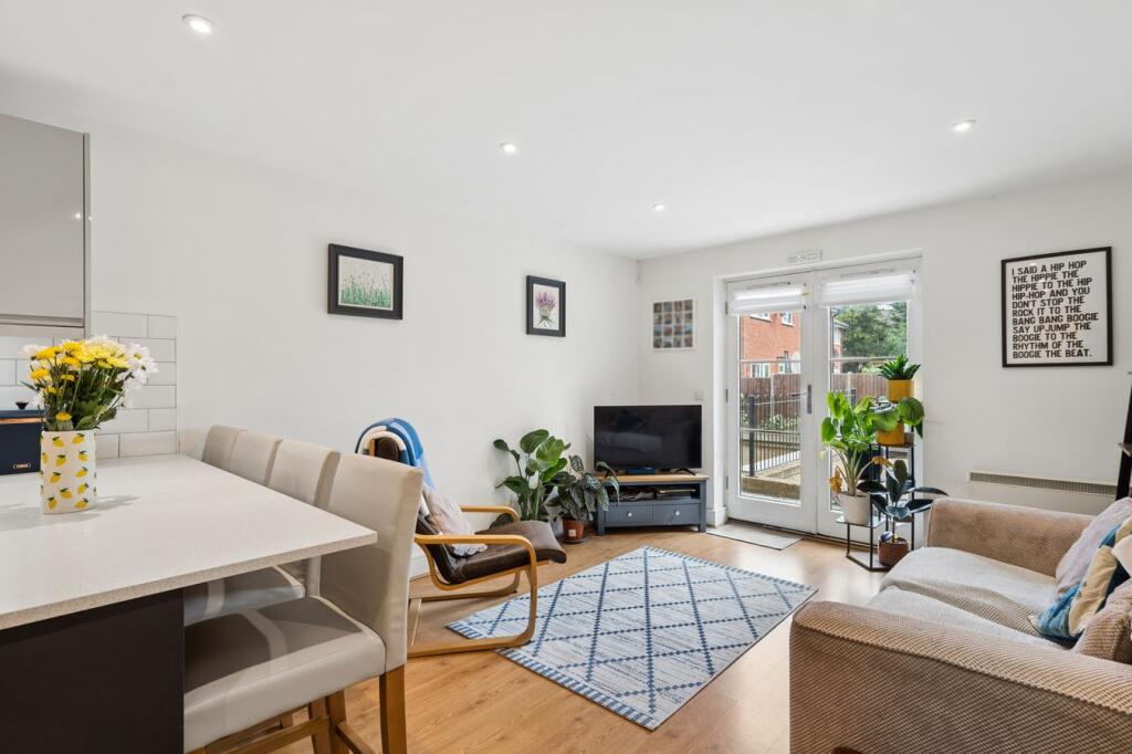 Apartment in North Hertfordshire, Benslow - View 5