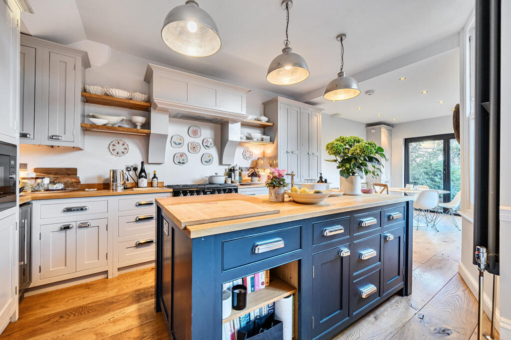 Main image of property: Warner Road, London, N8