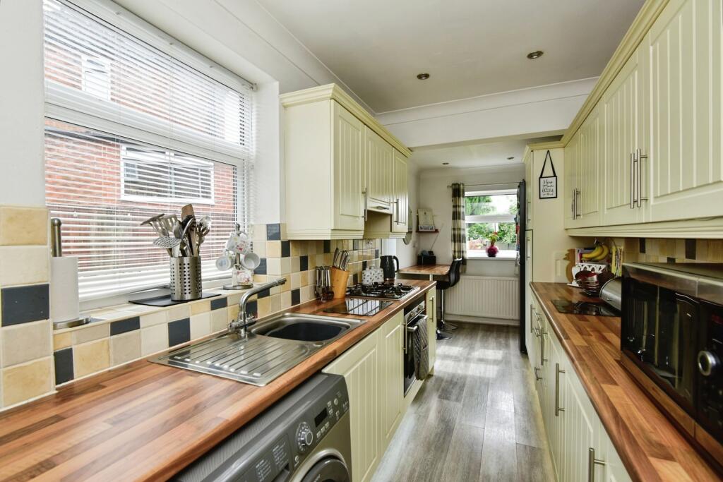 House in Stoke-on-Trent - View 4