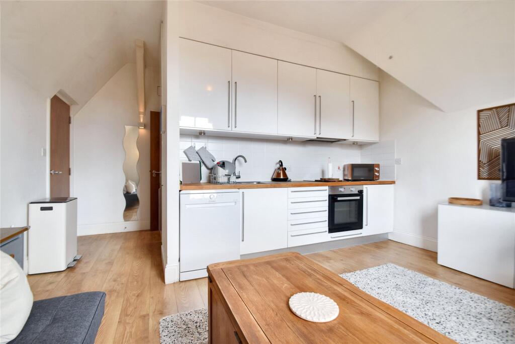 Apartment in Worcester, Worcestershire - View 3