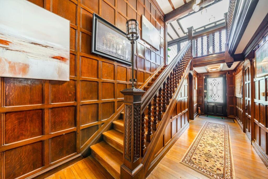 House in Kingston upon Thames - More