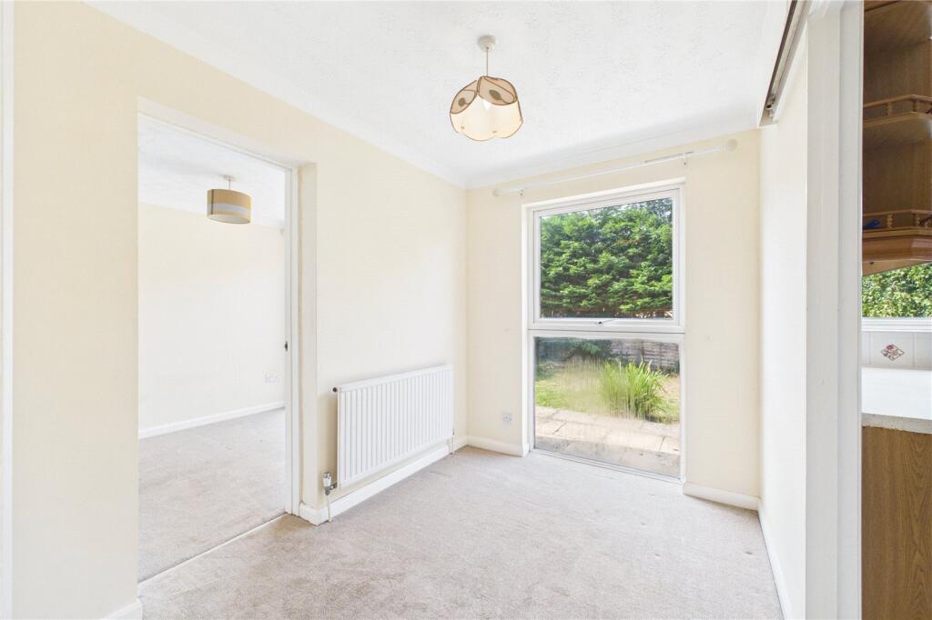 Weyhill Close, Tadley, Hampshire, RG26 photo 4