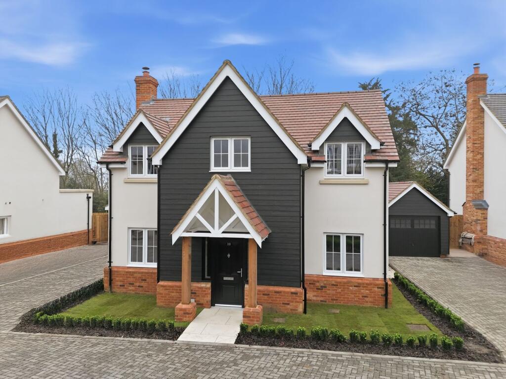 4-bed detached on Hall Lane, Shenfield, Brentwood, CM15, £1,225,000