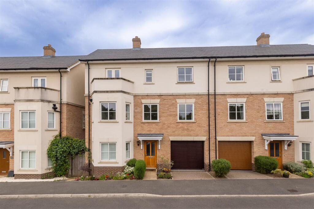 Main image of property: Buckingham Road, Epping