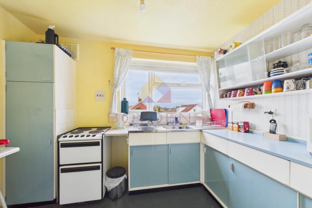 Cliff Court, Frinton on Sea photo 3