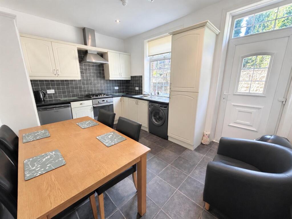 Castle Terrace, Rastrick, Brighouse HD6 photo 3
