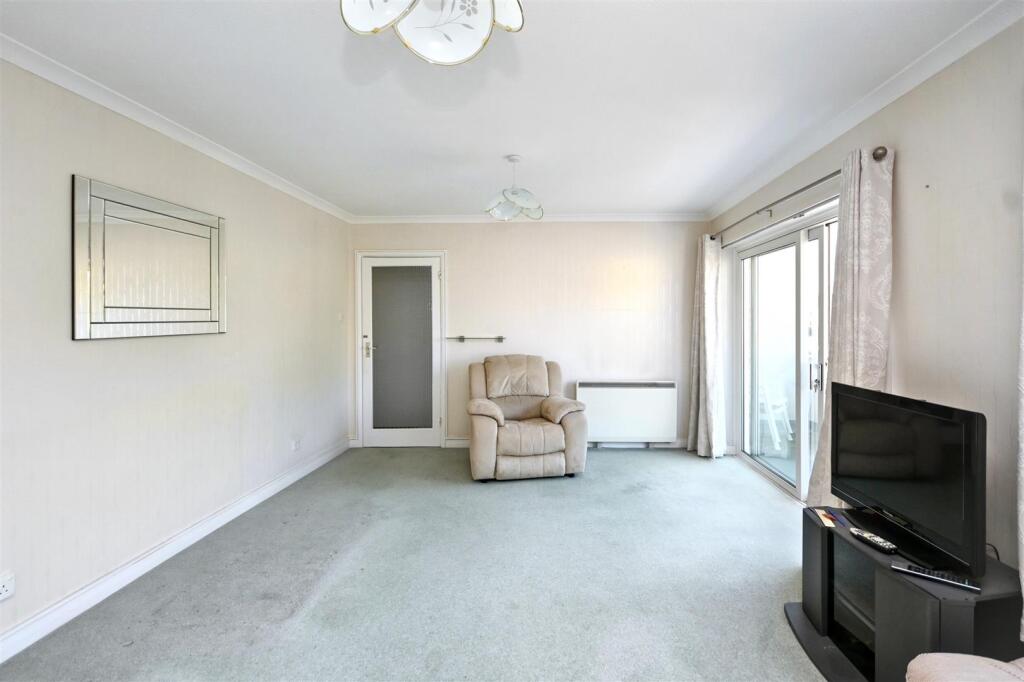 Apartment in Eastbourne, East Sussex - More