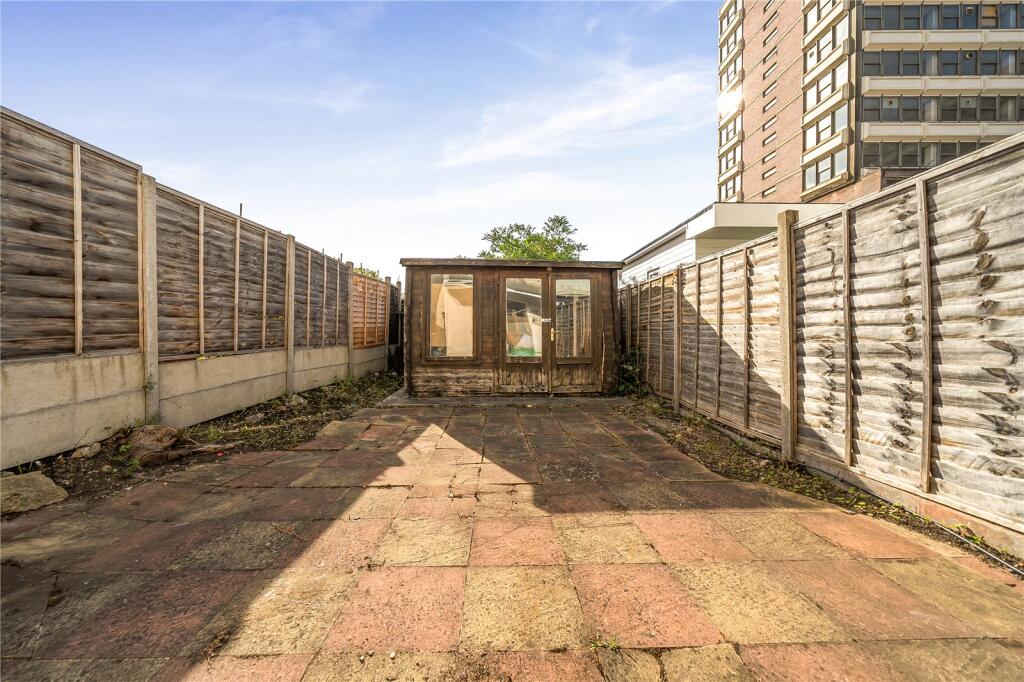 House in Croydon - View 4