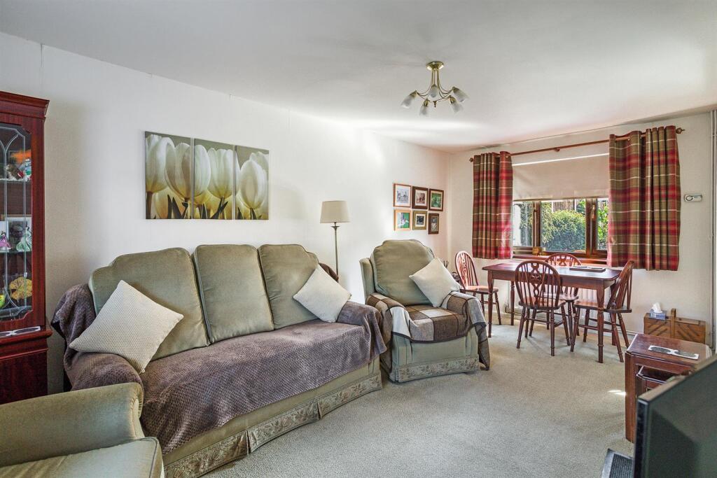 House in South Derbyshire, Etwall - View 3