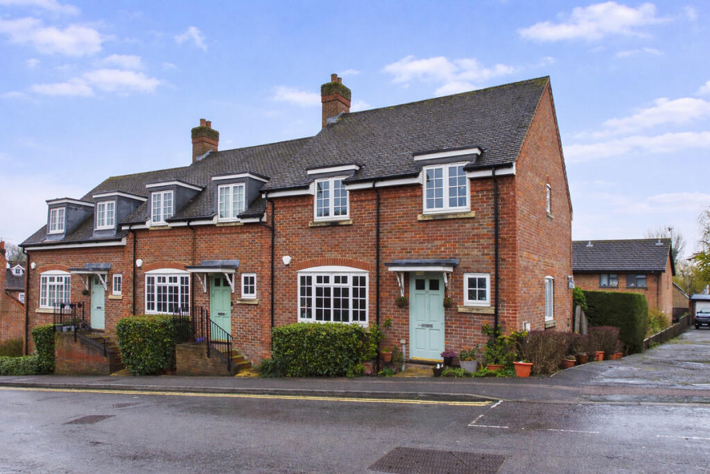 2-bed apartment on 30 Roughdown Road, £385,000