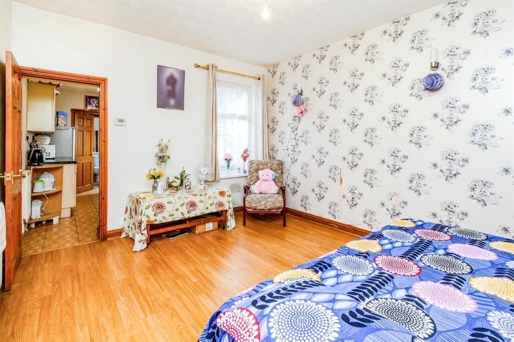 House in Wolverhampton, Low Hill - View 4