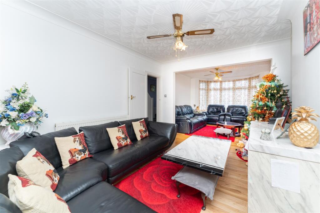 Avenue Crescent, Hounslow photo 4