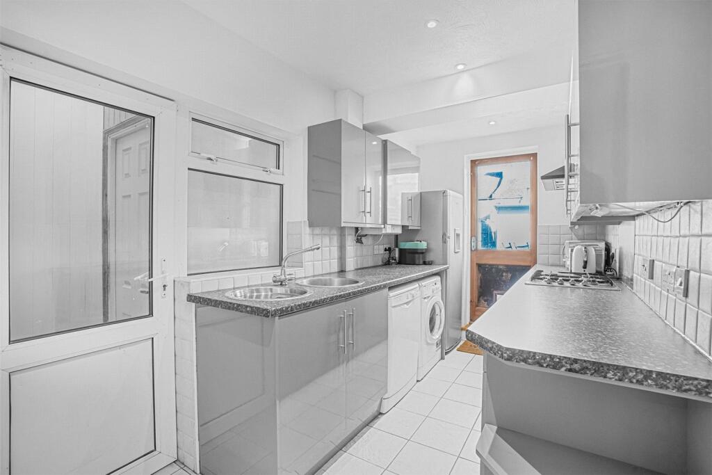 House in Watford, Hertfordshire - More