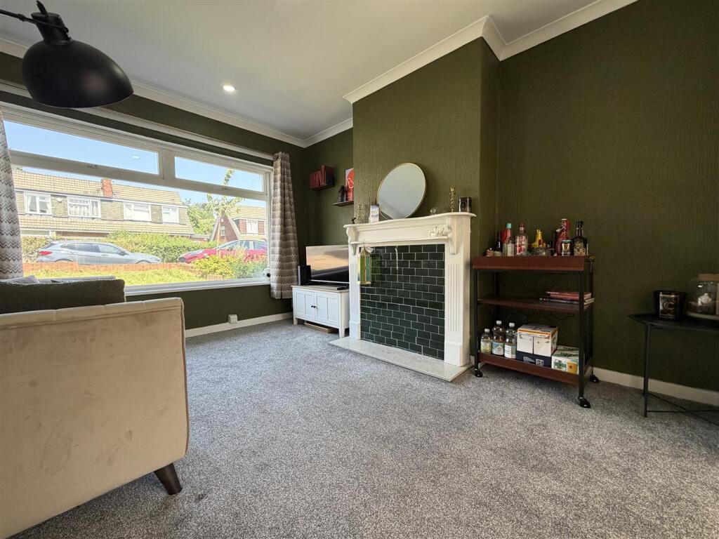 Highwood Avenue, Moortown, LS17 photo 3