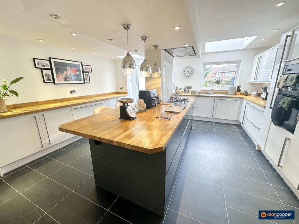 Higham Lane, Nuneaton, CV11 6AR photo 2