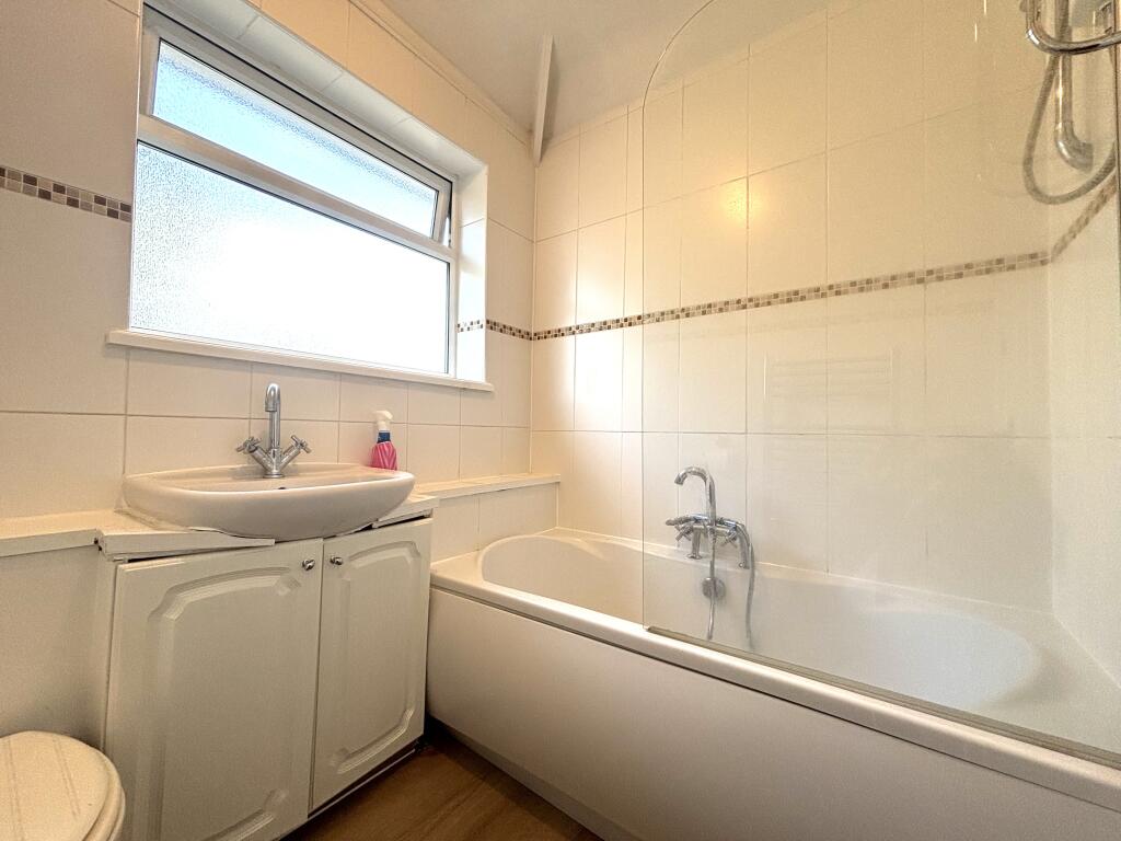 Torre Avenue, Northfield, B31 - More