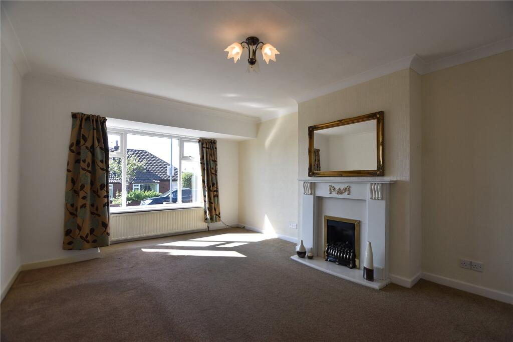 Cumberland Drive, Royton, Oldham, Greater Manchester, OL2 photo 3
