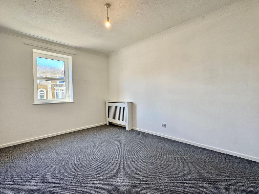 Apartment in Ryde, Oakfield - More
