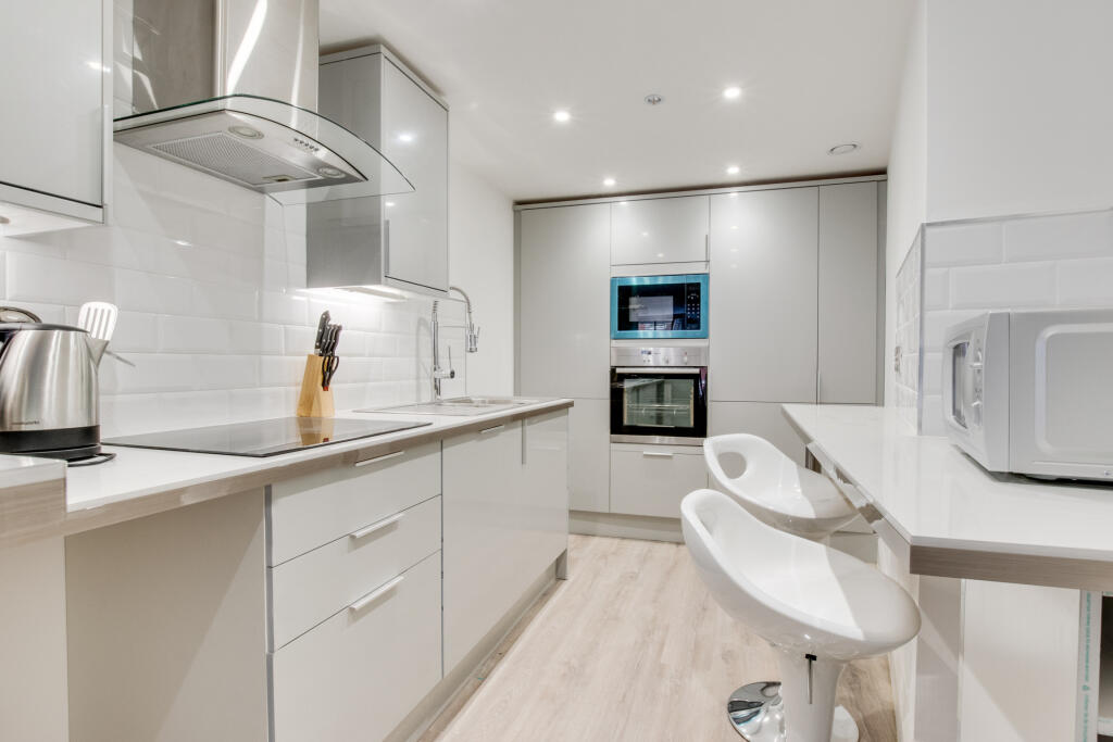 Apartment in Cardiff, Crockherbtown, Castle - View 4
