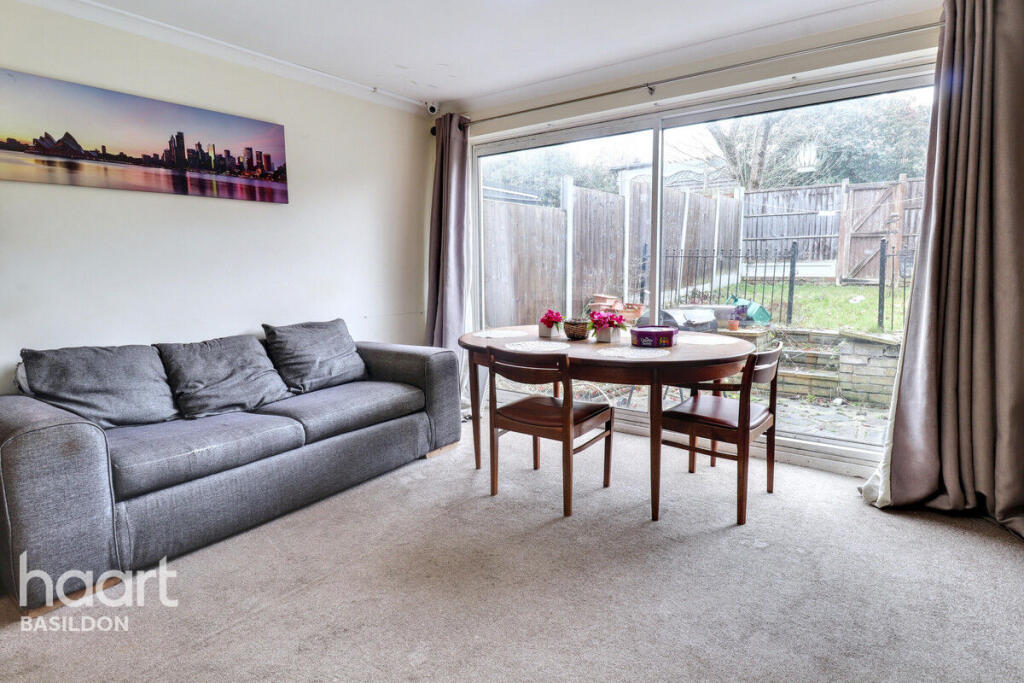11, Gun Hill Place photo 2