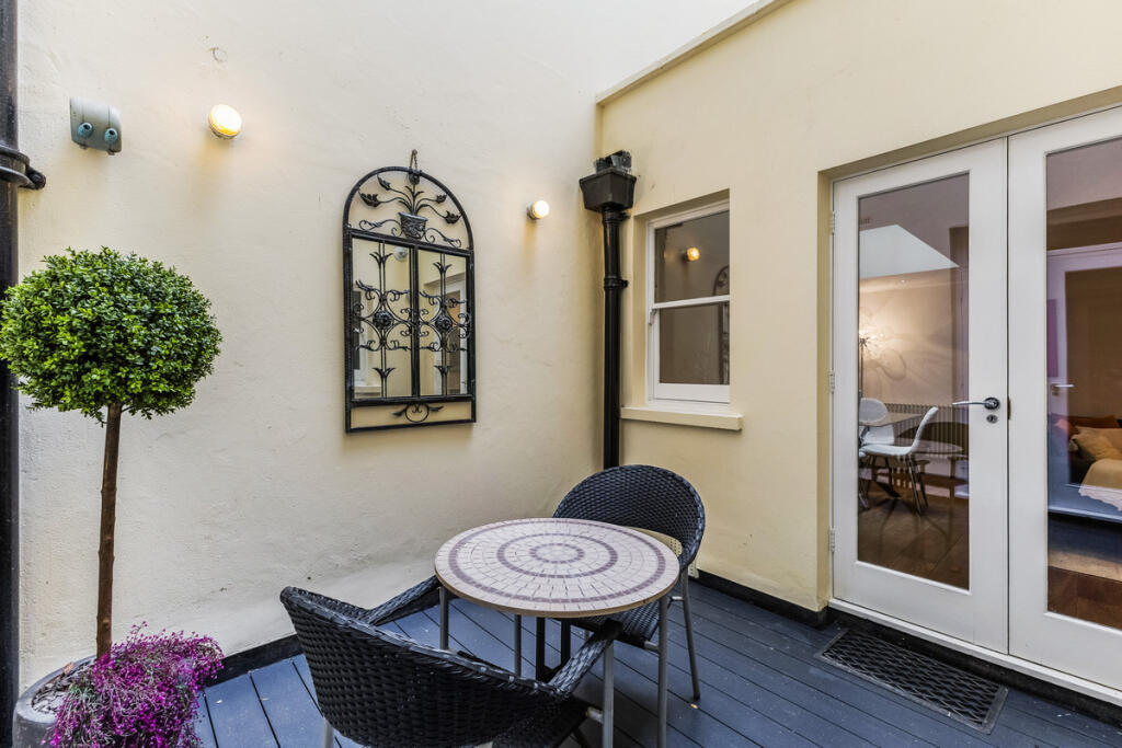 Apartment in London, South Kensington - More