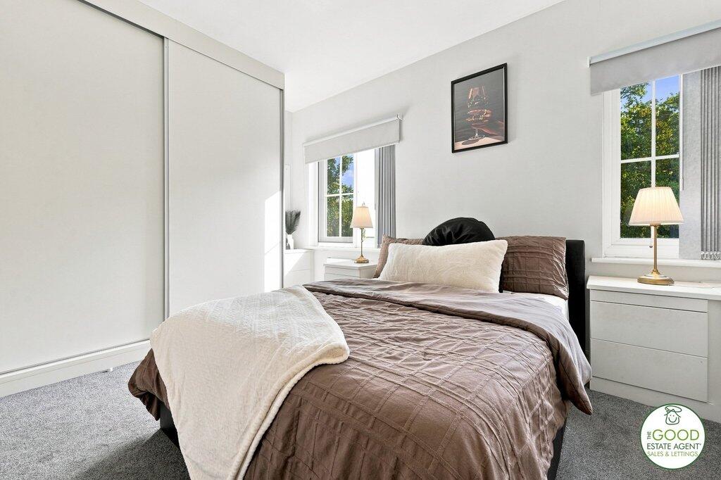 Apartment in Stockport, Handforth - More
