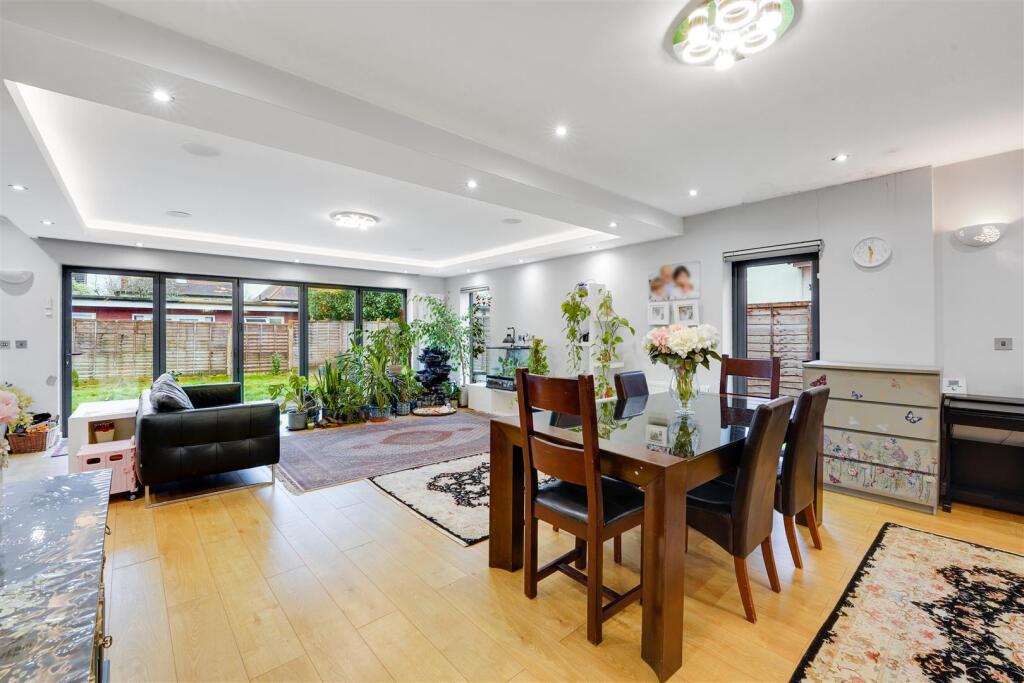 Old Farm Road, Hampton, TW12 - View 3