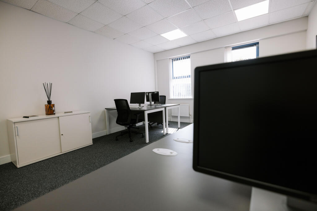 350 sqft office