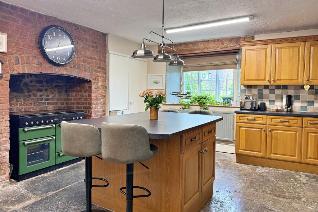 House in North Chideock, Chideock, Dorset - View 5