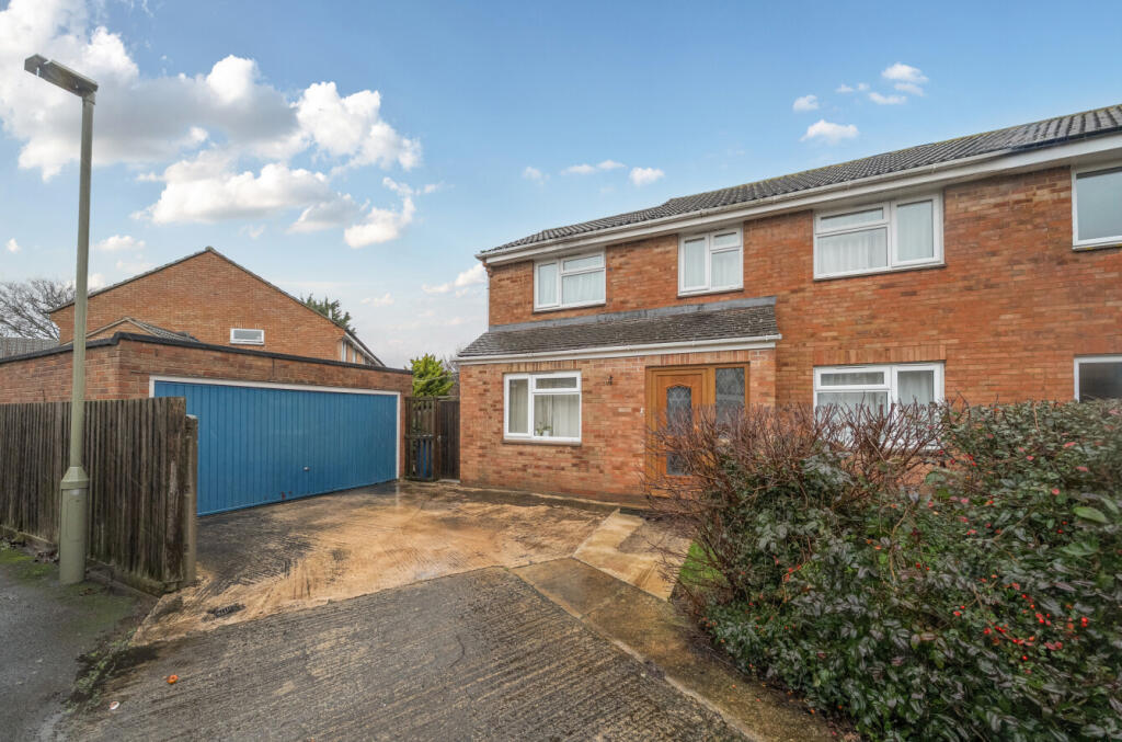 Main image of property: Follets Close, Yarnton, Kidlington