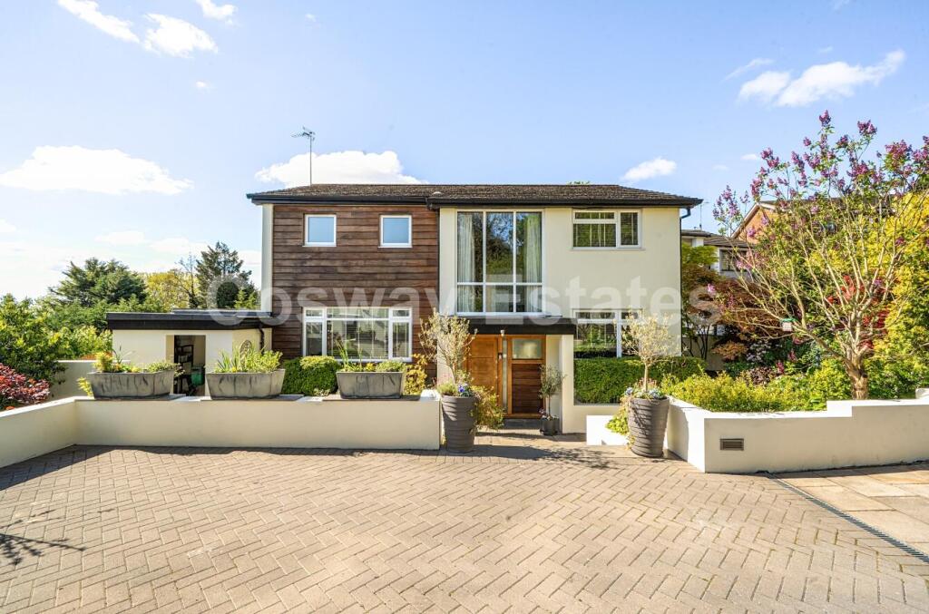 Main image of property: The Lincolns, Mill Hill, NW7