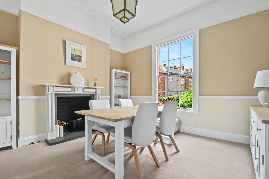 House in Worcester - View 5