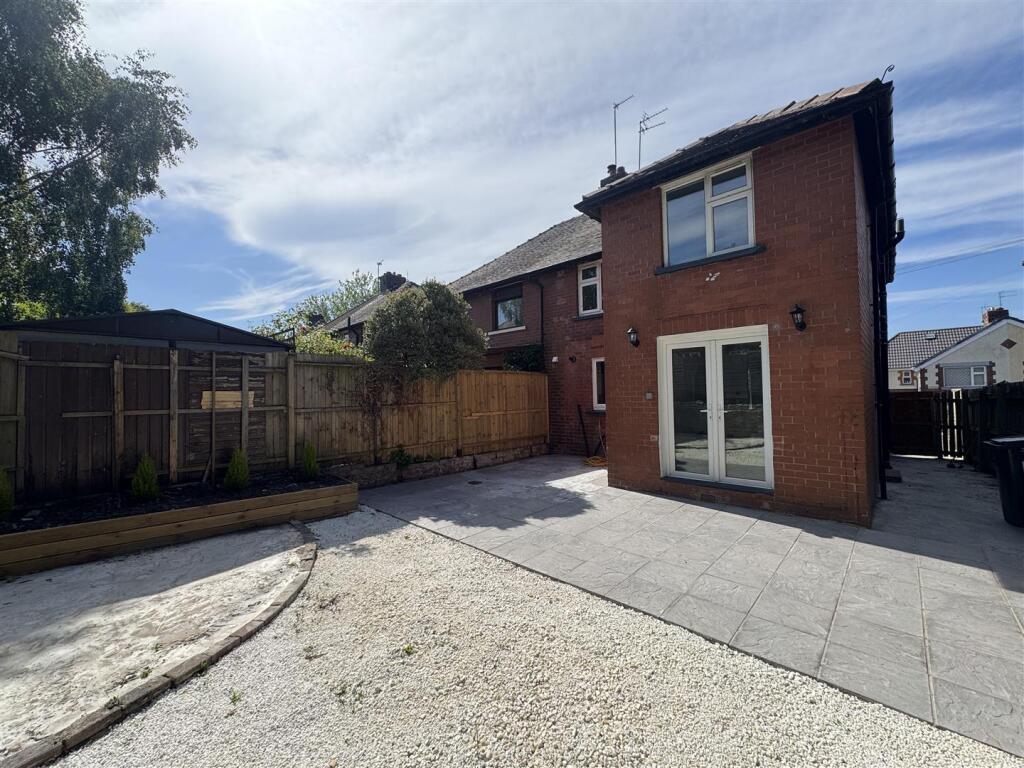 4-bed semi-detached on Leech Avenue, Ashton-Under-Lyne, £260,000