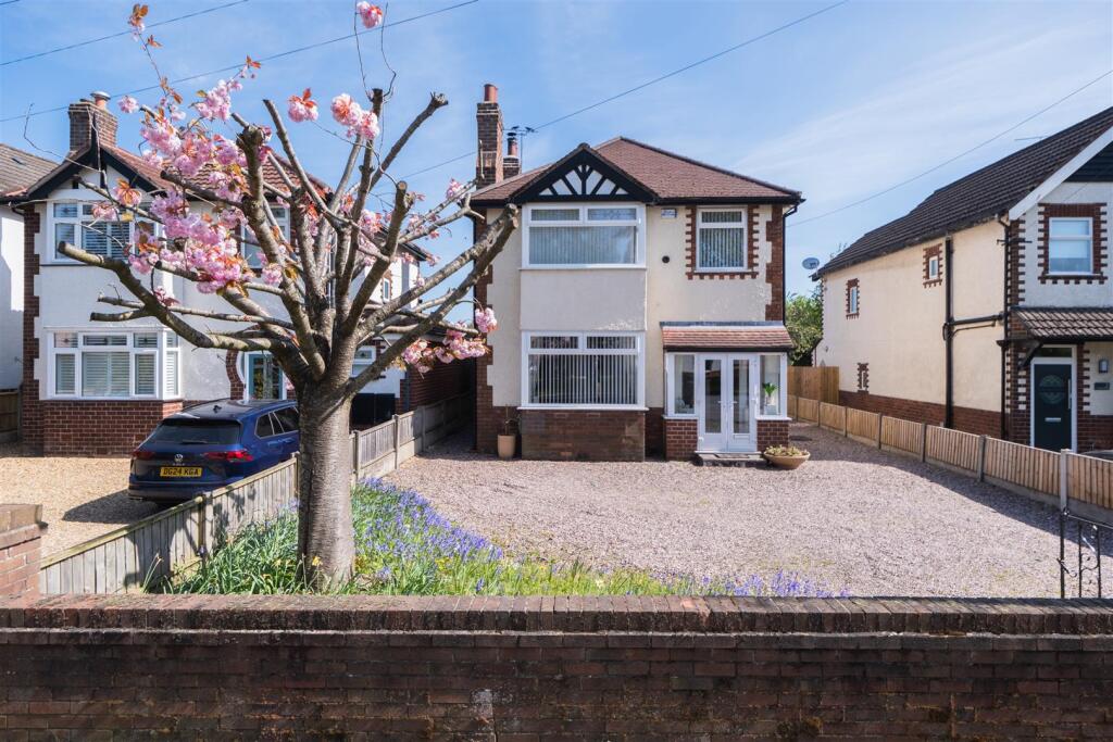 3-bed detached on Chester Road, Helsby Nr. Frodsham, £450,000