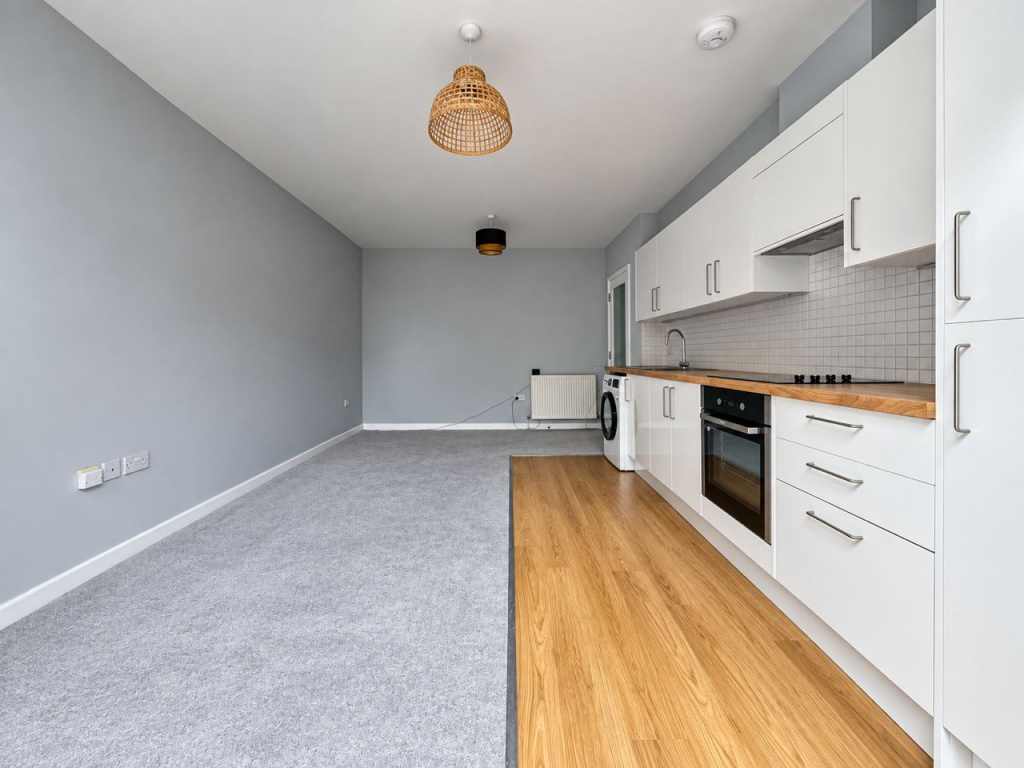 Walton Road, East Molesey, KT8 photo 4
