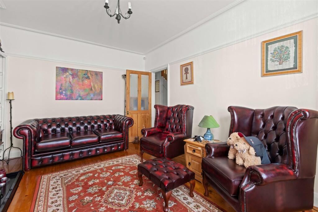House in Twickenham - More