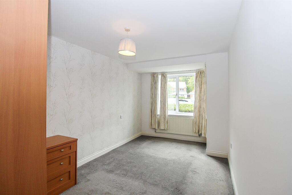 Apartment in Wakefield, West Yorkshire - View 5