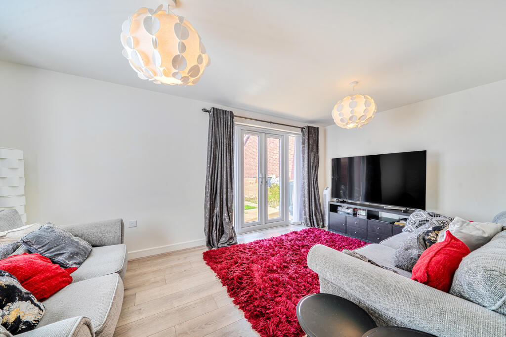 House in Worcester - View 5