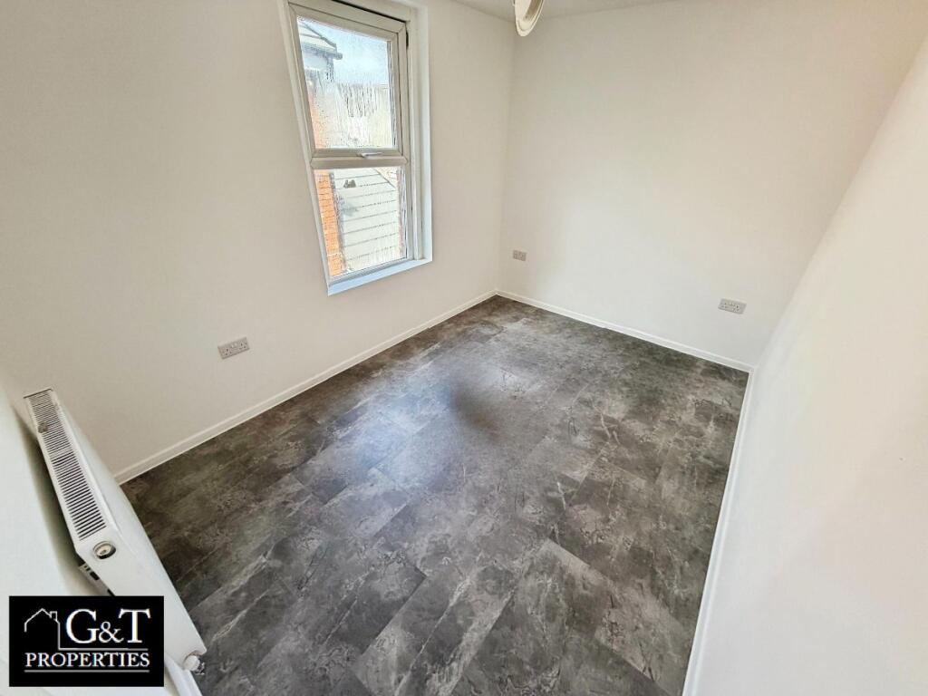 Apartment in Dudley, Netherton - View 4