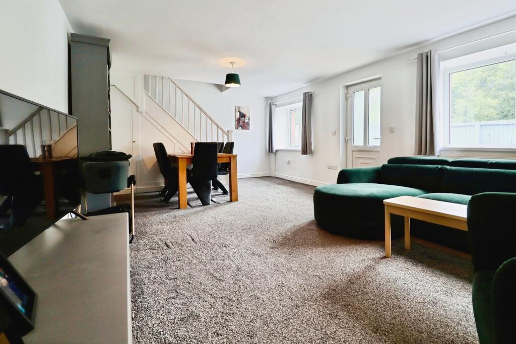 House in Pontypridd, Rhondda Cynon Taf - View 4