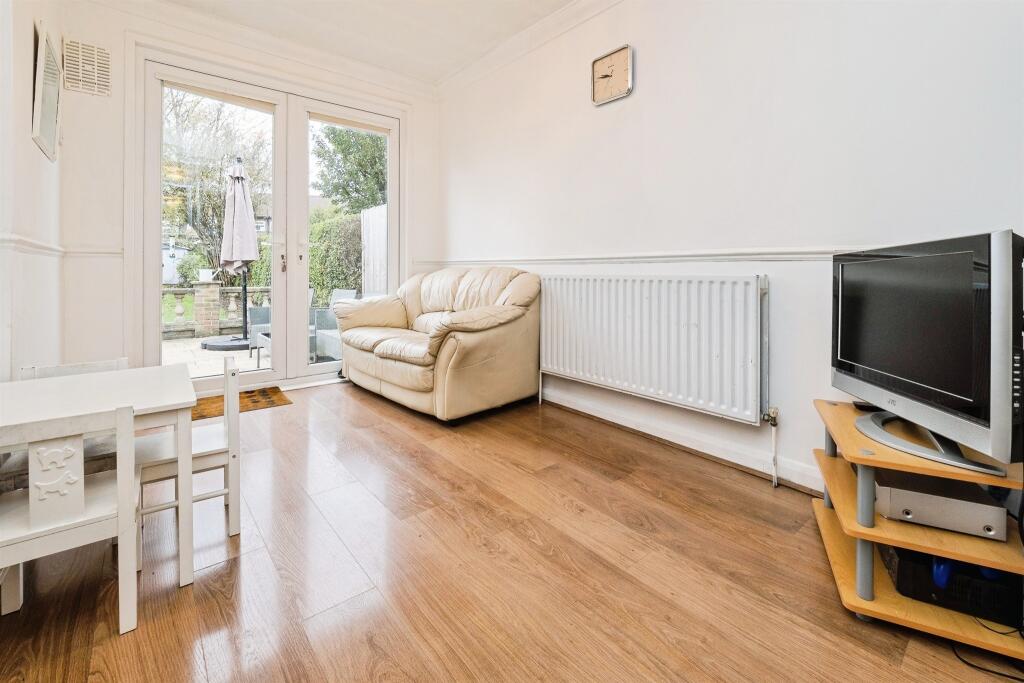Hawthorn Avenue, Rainham - View 4
