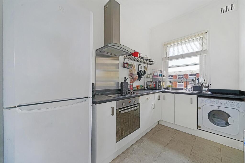 House in London - View 5