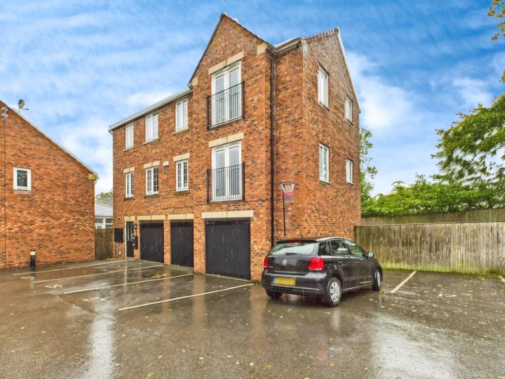 Main image of property: Redbrook Way, Bradford, West Yorkshire