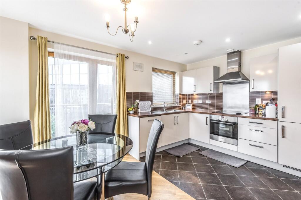Apartment in Reading - View 4