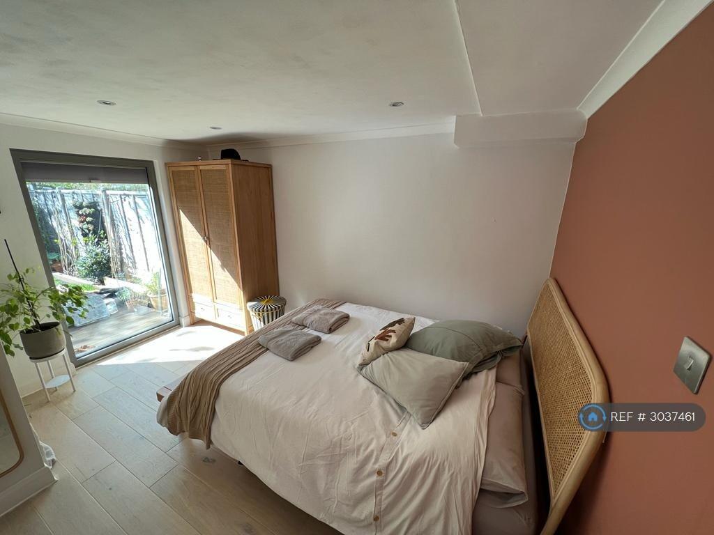 Apartment in London - More