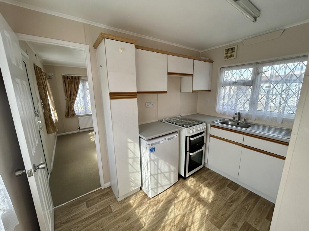 Longcroft Drive, Waltham Cross photo 3