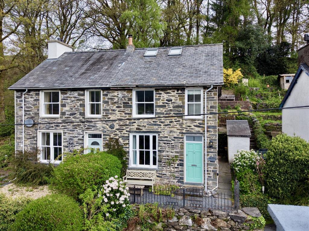 Main image of property: Bron Derw, Dolwyddelan