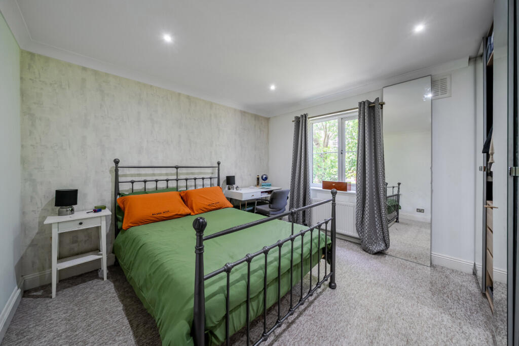 Clapham Common South Side, Clapham, London, SW4 - View 3