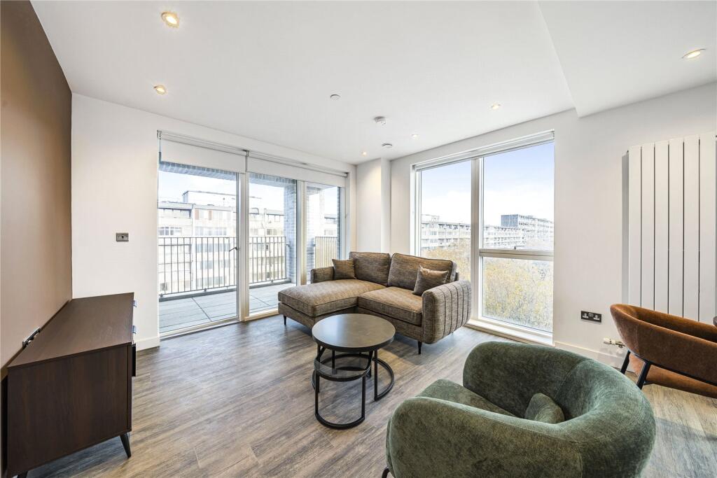 Main image of property: 64 Thurlow Street, London, SE17