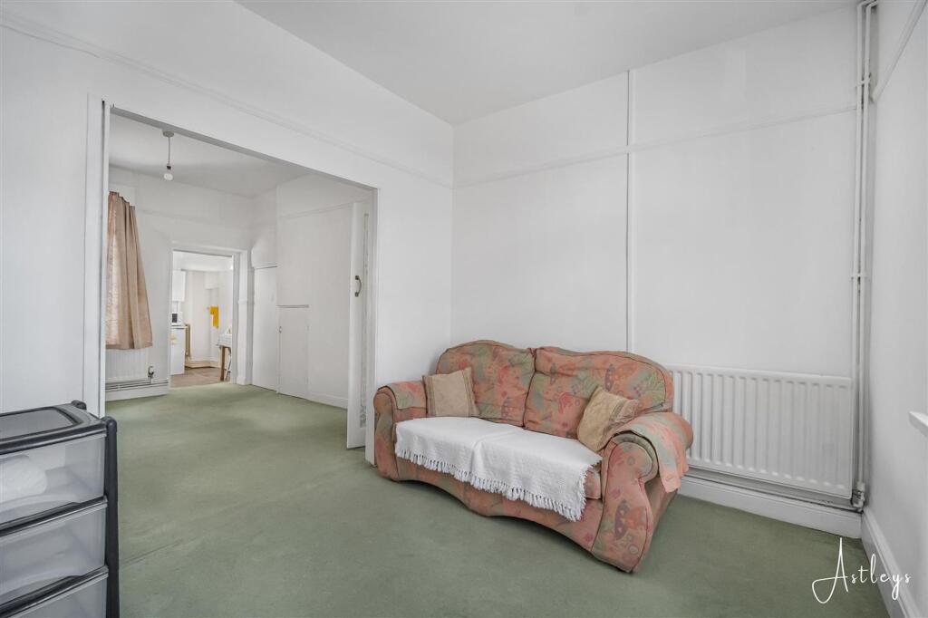 House in Neath - View 5